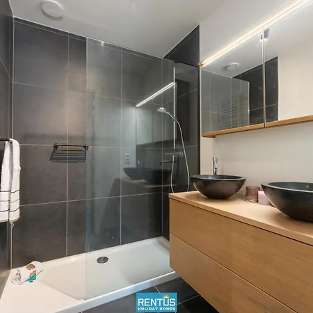 Zwem & Zen - Spacious With Outdoor Pool شقة نيوبورت